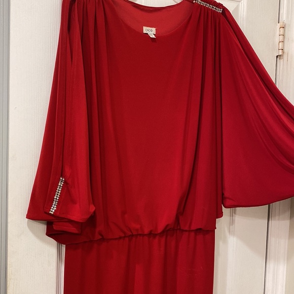 Beautiful figure flattering red dress. - Picture 3 of 6